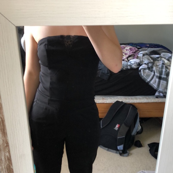 Black women’s strapless pants suit. Size 4 - Picture 2 of 3